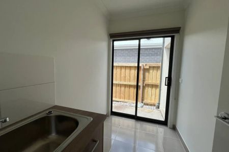 “Welcome to your fresh start at 46 Everbloom Cres!” - Photo 4