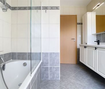 ruim duplex app met terras, 3 slpks, parking - Henri Dotremontstraa... - Photo 5