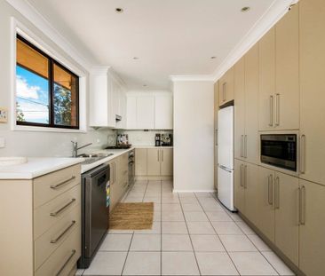 Fantastic family home that offers a relaxed coastal lifestyle - Photo 5