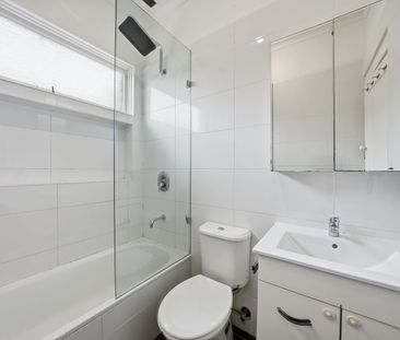 Charming 3 bedroom California Bungalow - Photo 5