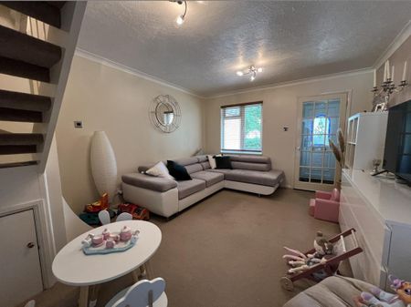 2 bedroom semi-detached house to rent - Photo 4