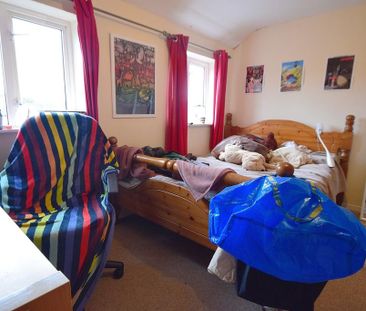 5 bedroom end of terrace house to rent - Photo 3