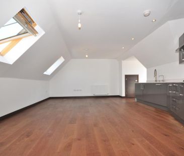 2 bedroom flat to rent - Photo 2