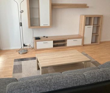 Möblierte Erdgeschosswohnung mit Balkon sucht Nachmieter – für Azub... - Foto 1