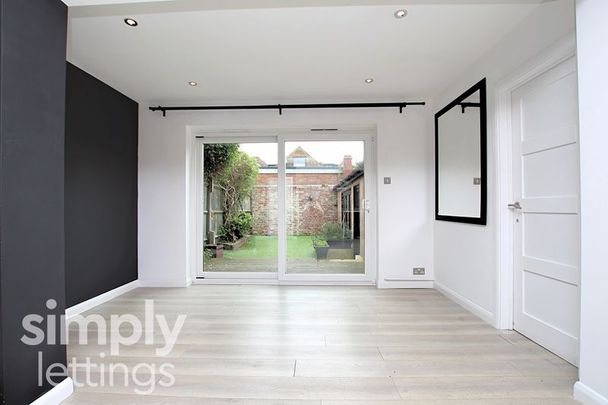 4 Bed property for rent - Photo 1