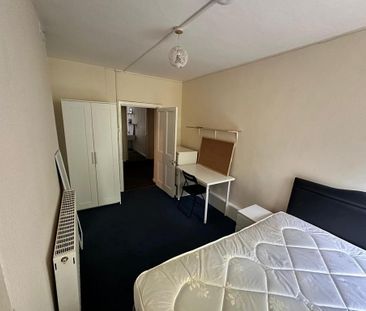 4 bedroom flat to rent - Photo 5