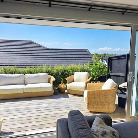 Modern, Spacious Family Home in Popular ... - Photo 3