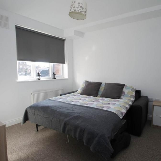 1 bedroom in a house share to rent - Photo 1