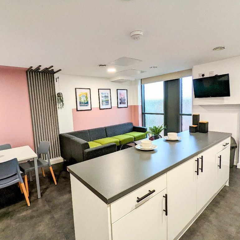 1 bedroom in a house share to rent - Photo 1