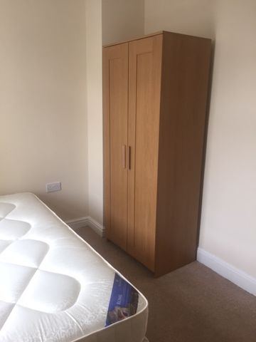 WF10, Castleford - Photo 4