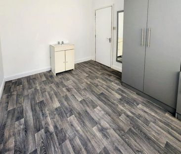 3 bedroom end of terrace house to rent - Photo 5