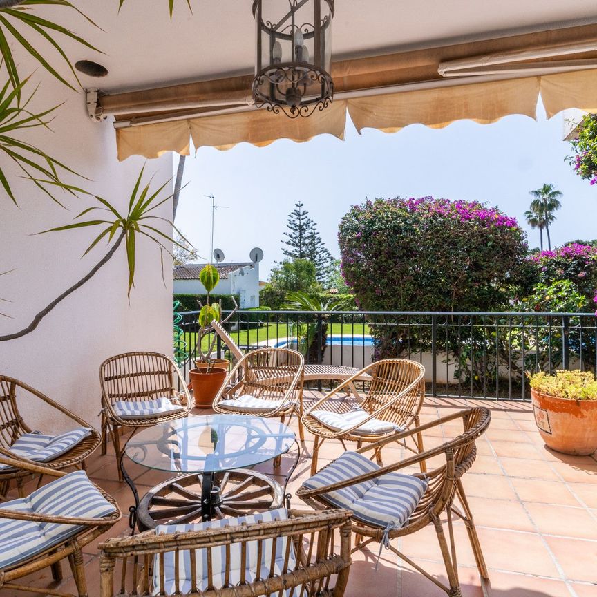 Casa adosada de alquiler en San Joaquin-ur Rocio Nagu, 1, Puente Romano - Photo 1