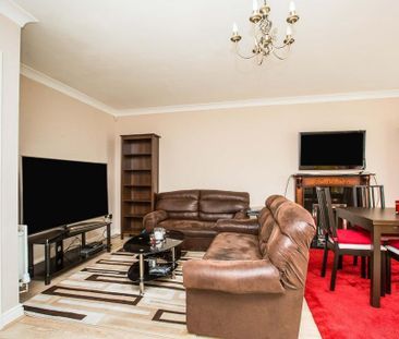 3 bedroom end of terrace house to rent - Photo 2
