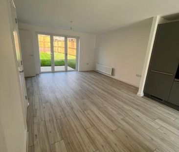 4 bedroom detached house to rent - Photo 2