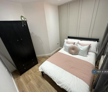 1 bedroom in a house share to rent - Photo 2