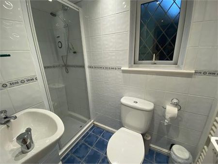 2 bedroom ground floor flat to rent - Photo 5