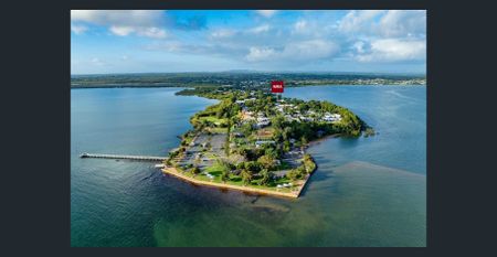 SPACIOUS 3-BEDROOM TOWNHOUSE WITH OPEN PLAN KITCHEN, LIVING, DINING AREAS. LARGE SEMI-ENCLOSED PATIO PERFECT FOR ENTERTAINING. NBN INSTALLED. - Photo 4