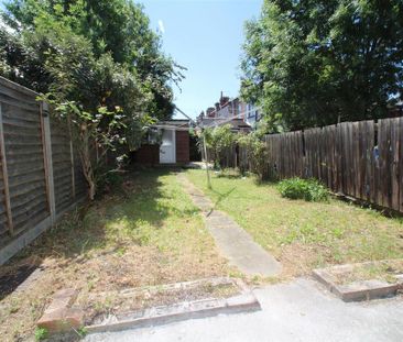 1 bedroom in a house share to rent - Photo 6