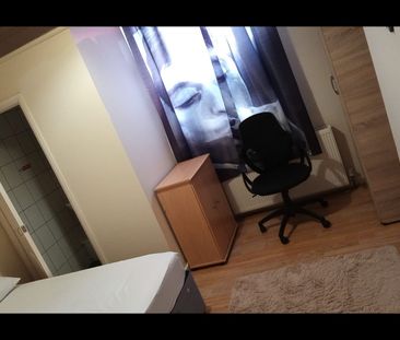 Room in a Shared House, Erlham Grove, N22 - Photo 3