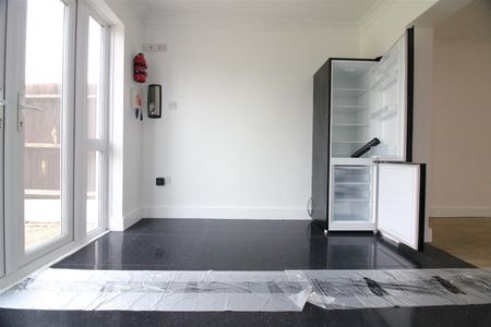 Weymouth Road, Hayes - Photo 2