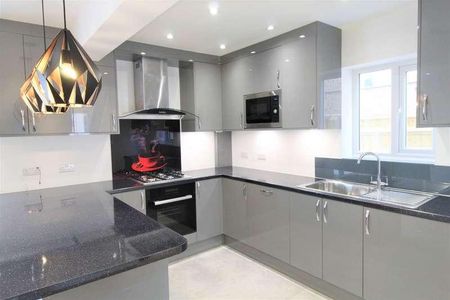 Pooley Green Road, Egham, TW20 - Photo 5