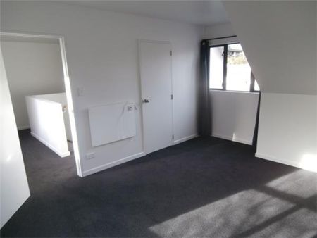 5/4 Brockworth Place, Riccarton, Christchurch City - Large Townhouse near Hospital and Hagley Park - Photo 3