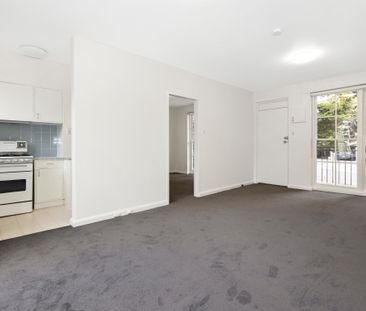 Recently Renovated One Bedroom Apartment! - Photo 2