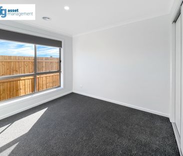 Brand New Modern 4-Bedroom Be The First Ever Tenant! - Photo 3