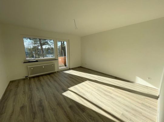 Helle 3-Zimmer-Etagenwohnung in Hambühren mit Balkon! - Photo 1