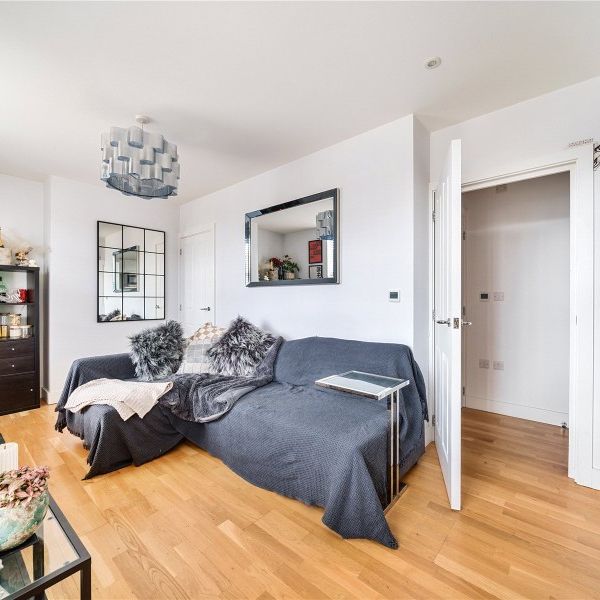 New Zealand Avenue, Walton-On-Thames, Surrey, KT12 - Photo 1