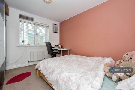 4 bedroom semi-detached house to rent - Photo 5