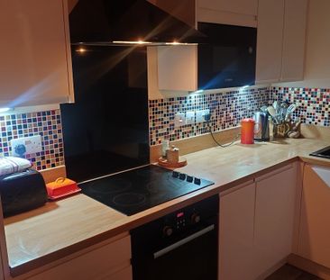 1 Bed Flat, Trelawney House, BS2 - Photo 4