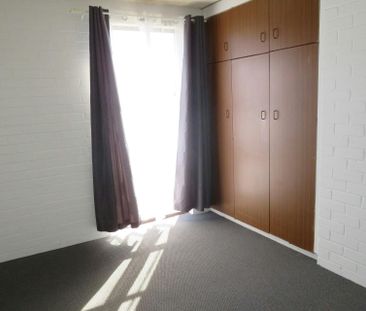 FRESHLY UPDATED 2 BEDROOM UNIT IN THE HEART OF THE CBD! - Photo 3