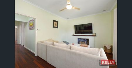 Charming character home, children & pet friendly yard! - Photo 2