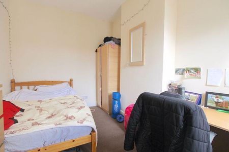 4 bedroom terraced house to rent - Photo 5