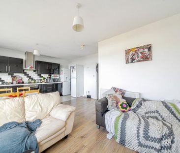 3 bedroom flat to rent - Photo 2