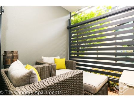 Stylish Ground Floor Apartment with Private Courtyard & Uninterrupted Views-No Car park - Photo 2