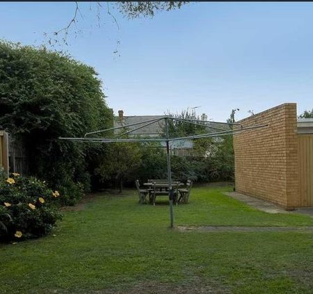 New York, New York - Stylish 2-Bedroom Apartment in the Heart of Geelong - Photo 5