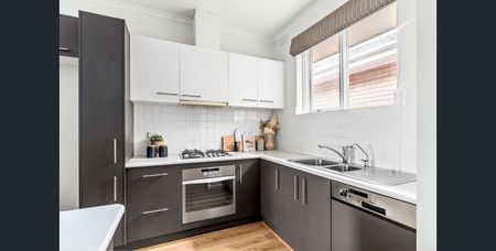 A well located Essendon Gem - Photo 5