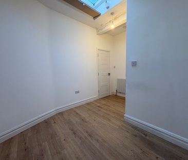 Room in a Shared Flat, Stoke Newington High Street, N16 - Photo 1