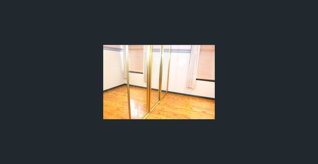 Handy location - Photo 1