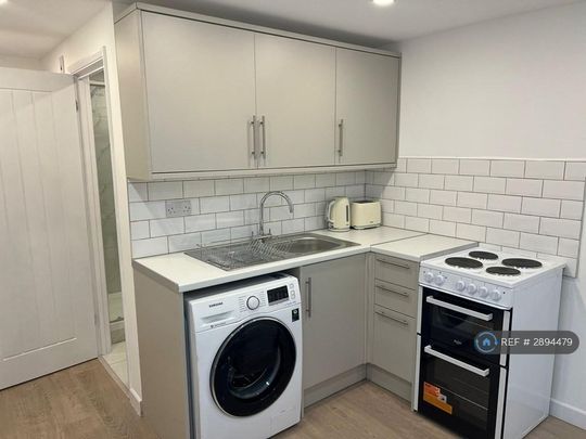 Studio to rent - Photo 1