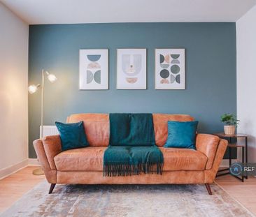 2 bedroom flat to rent - Photo 2