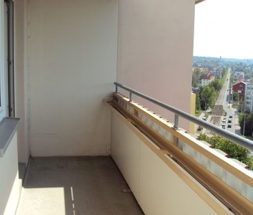 Geräumige 3-Raum-Wohnung mit Badewanne, großem Balkon und tollem Au... - Photo 3