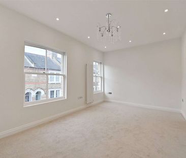 A newly refurbished and extended four bedroom home in the heart of ... - Photo 2