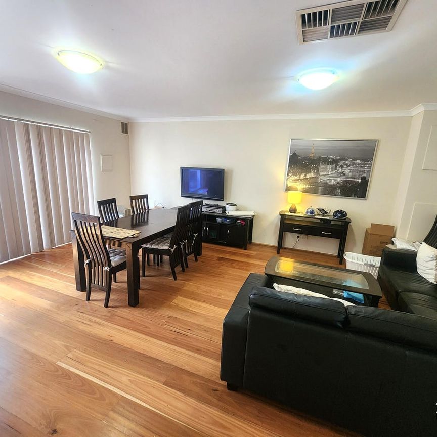 SHARED PROPERTY IDEAL FOR STUDENTS! - Photo 1