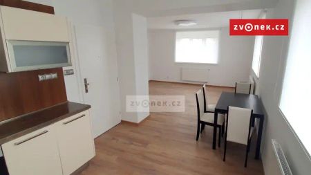 Pronájem bytu 2+1 75 m - Fotografie 3