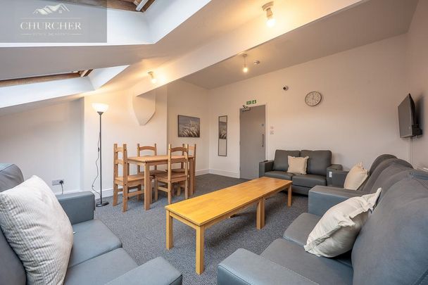 8 bedroom flat to rent - Photo 1