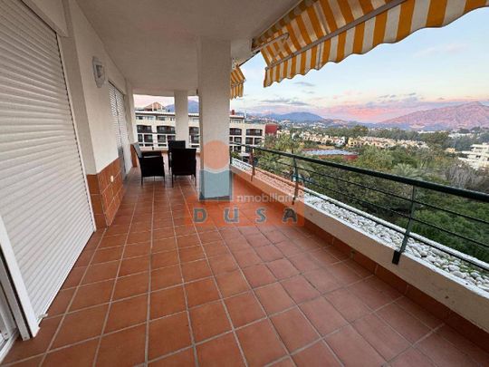 AMPLIO APARTAMENTO EN GUADALMINA ALTA | 2.200 €, 140 m² - Photo 1