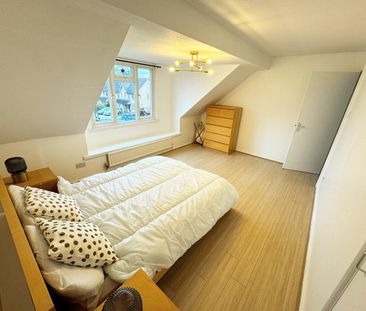 3 Bed Terraced House, Storks Road, SE16 - Photo 3